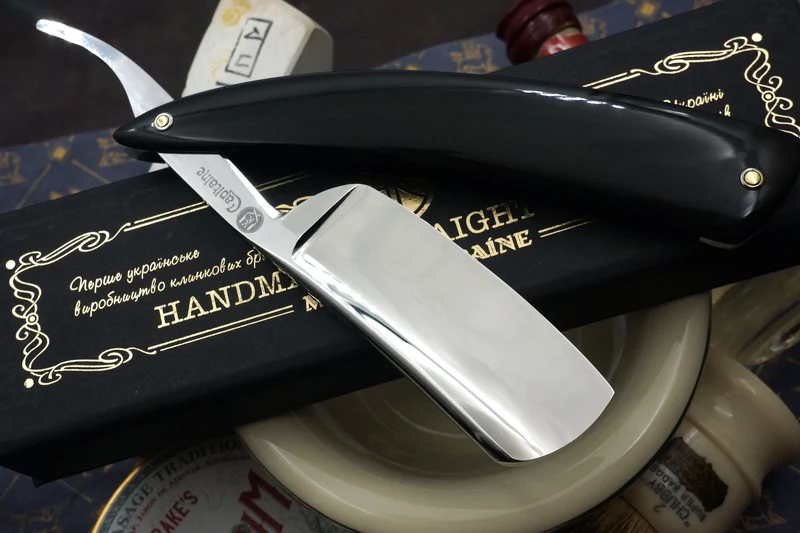 Art Razor Capitaine 9/8 Quarter Hollow Blade - Preowned Custom Straight Razor with Horn Scales - Shave Ready