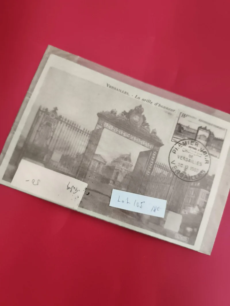 Carte postale Versailles grille d'honneur oblitérée timbre Premier Jour Philatél