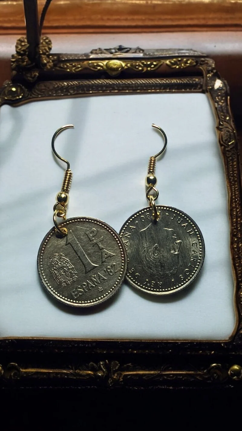 Boucles d?oreilles vintage pièces Espagne 82 style rétro pendantes