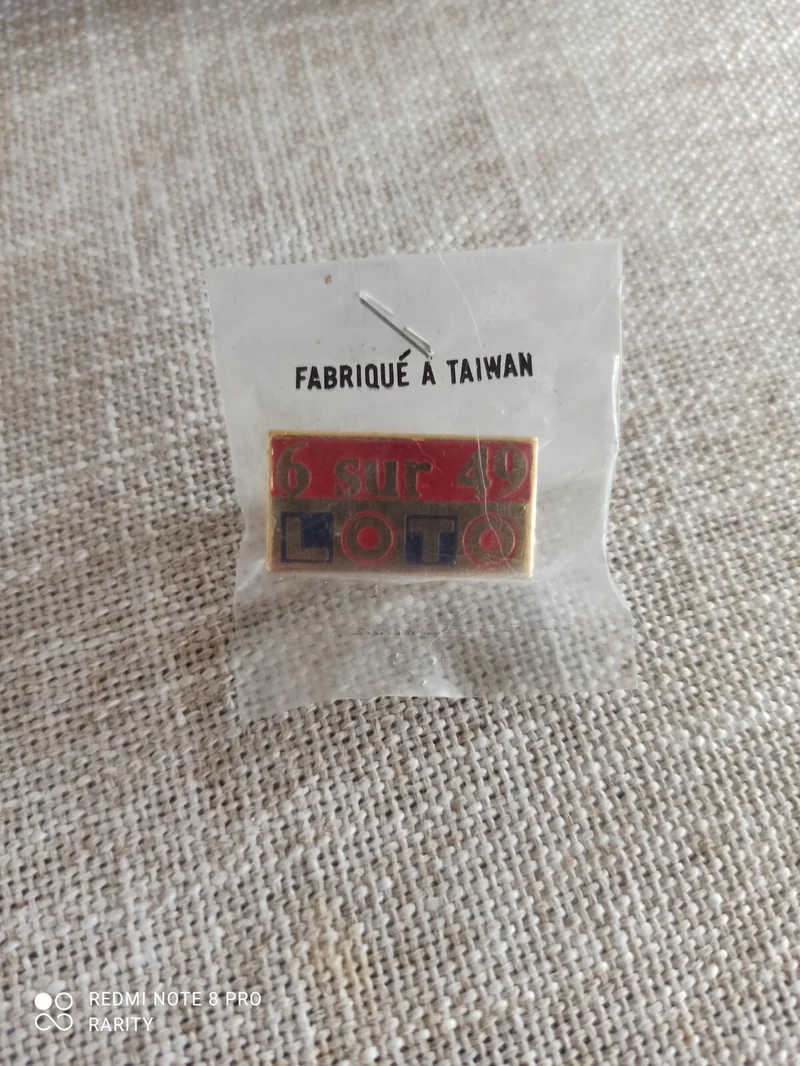 Pin's Loto Vintage 6 sur 49 ancien collection, fabriqué à Taïwan, rare