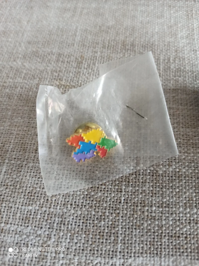 Pin's vintage Provence Alpes Côte d'Azur carte colorée émail multicolore