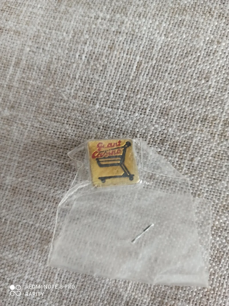 Pin's Géant Casino vintage rétro doré logo chariot années 80-90