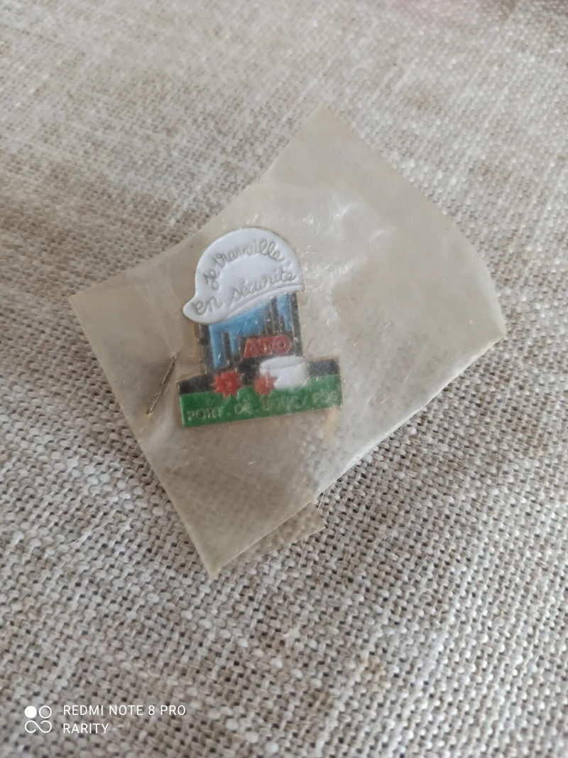 Pin's vintage Port de Bouc Fos sécurité, badge ancien, émaillé multicolore