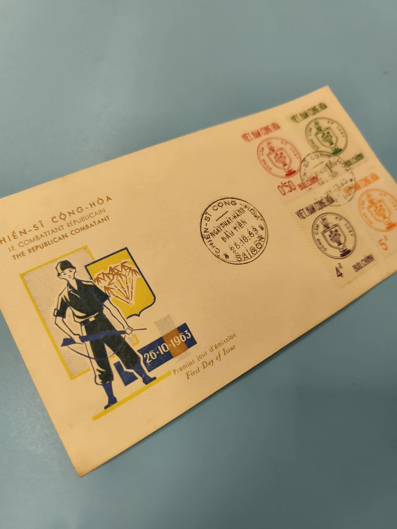 Ancienne enveloppe FDC Vietnam 1963 combattant timbres illustrés collection