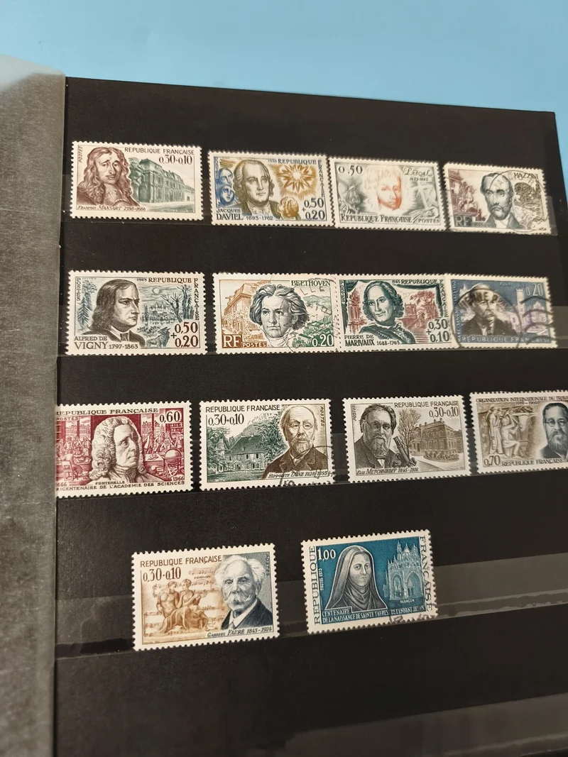 Lot anciens timbres oblitérés France personnages historiques philatélie collecti