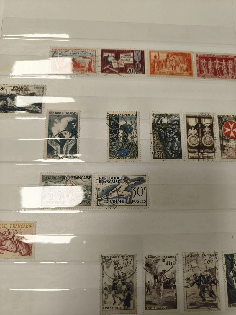 Lot anciens timbres oblitérés France thématiques sport, histoire et art, collect