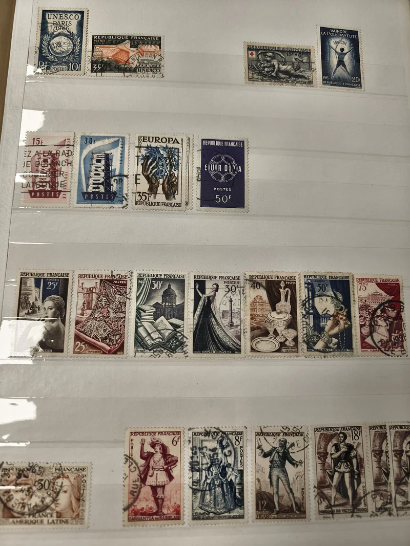 Lot anciens timbres oblitérés France thématiques historiques et culturelles