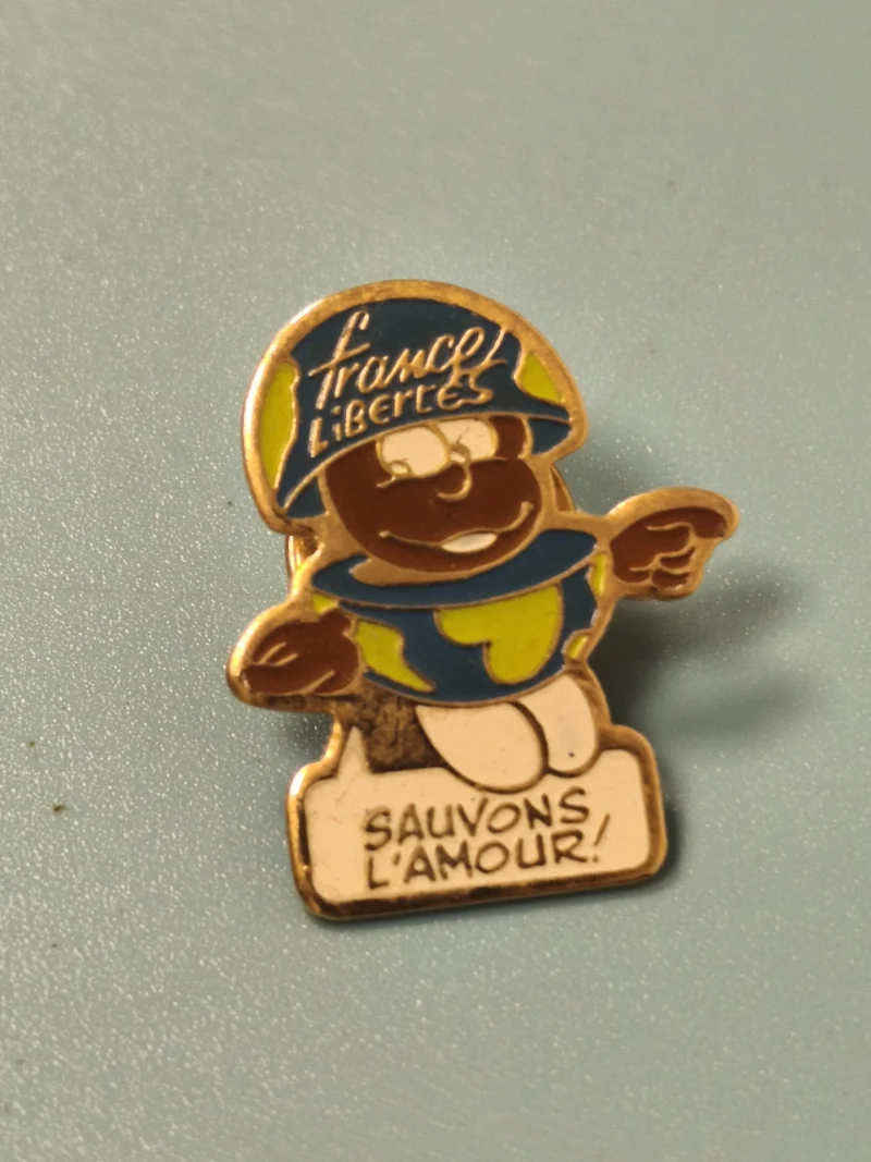 Vintage pin's France Libertés "Sauvons l'amour" personnage coloré collection