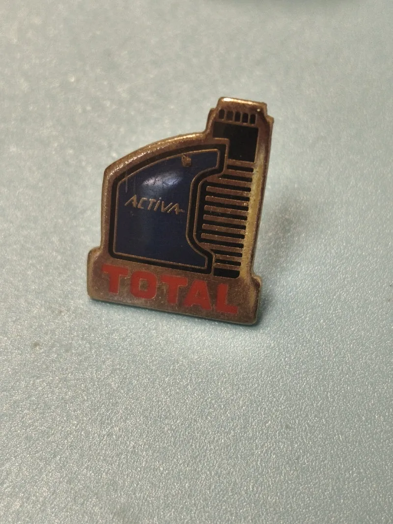 Vintage pin's TOTAL Activa ancien, publicitaire bleu rouge collection (Ref 5)
