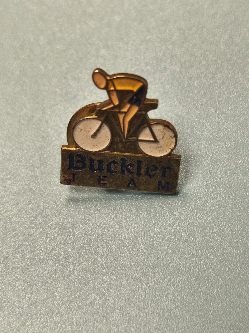 Vintage pin's Buckler Team cycliste vélo ancien collection sport rétro