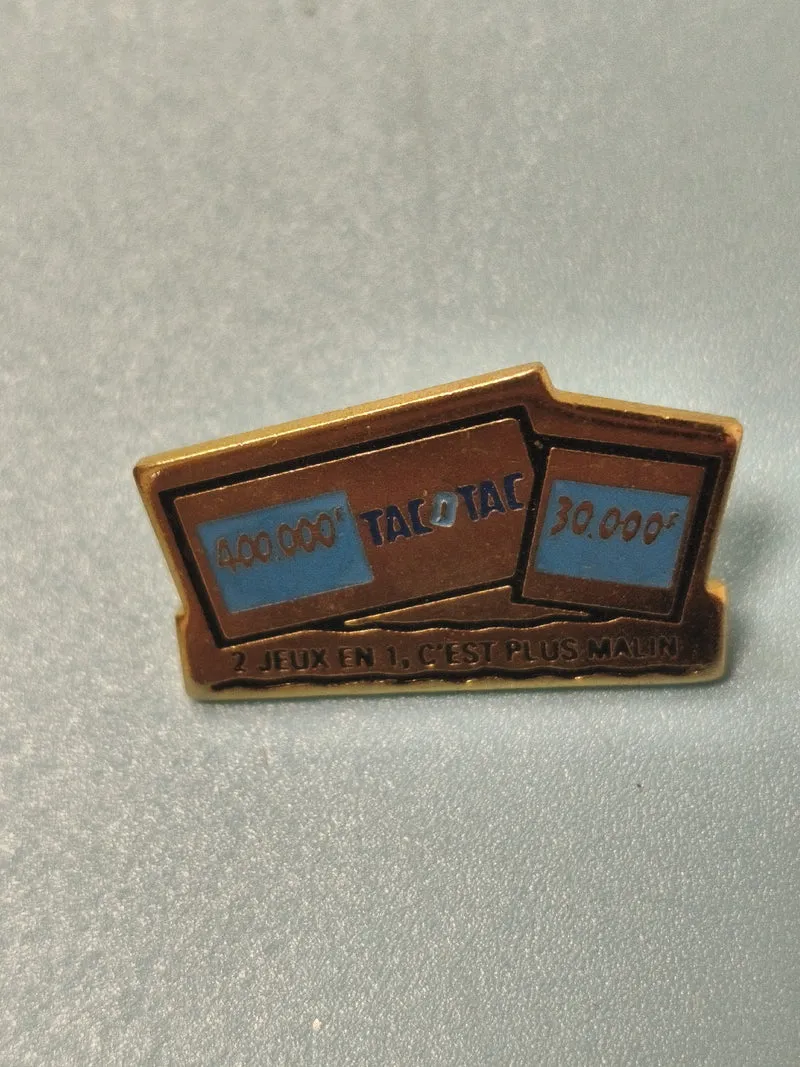 Vintage pin's publicitaire Tacotac jeu de loterie, bleu doré, 2 jeux en 1