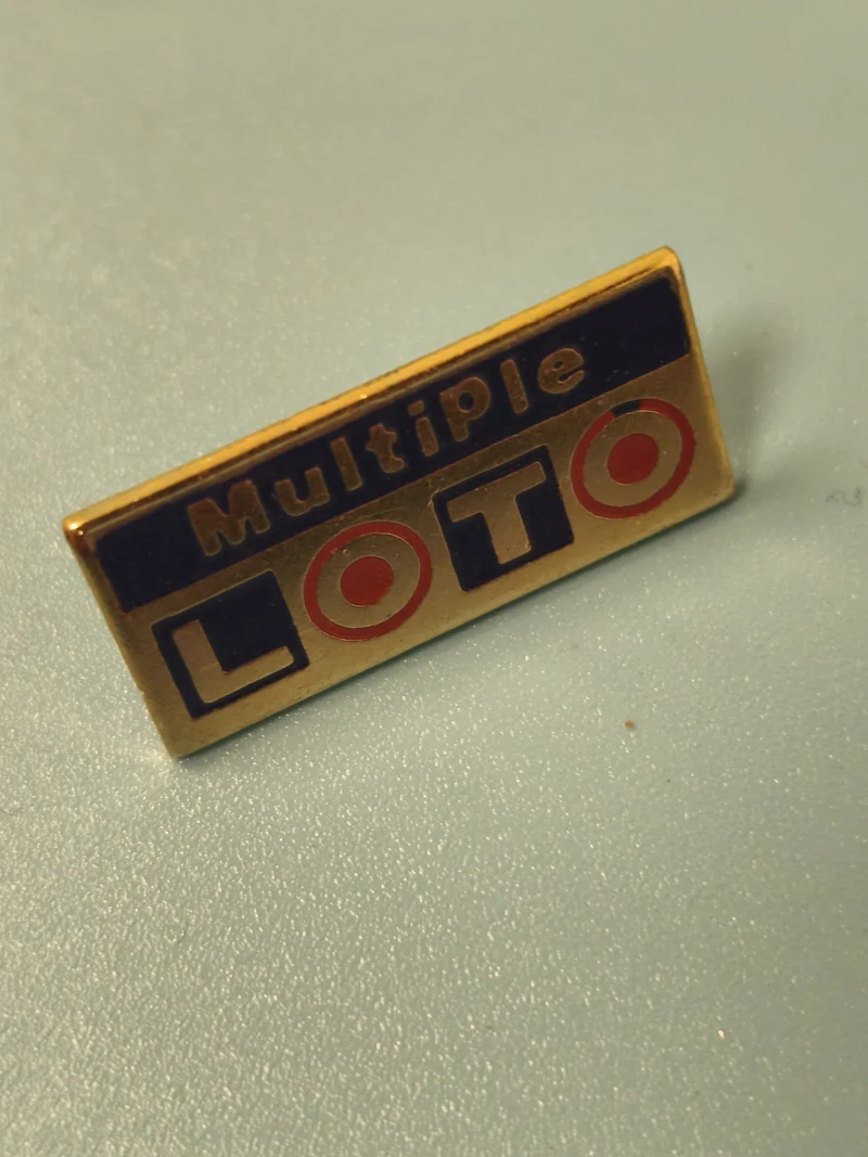 Vintage pin's Loto Multiple rectangulaire bleu doré collection (Ref 5)