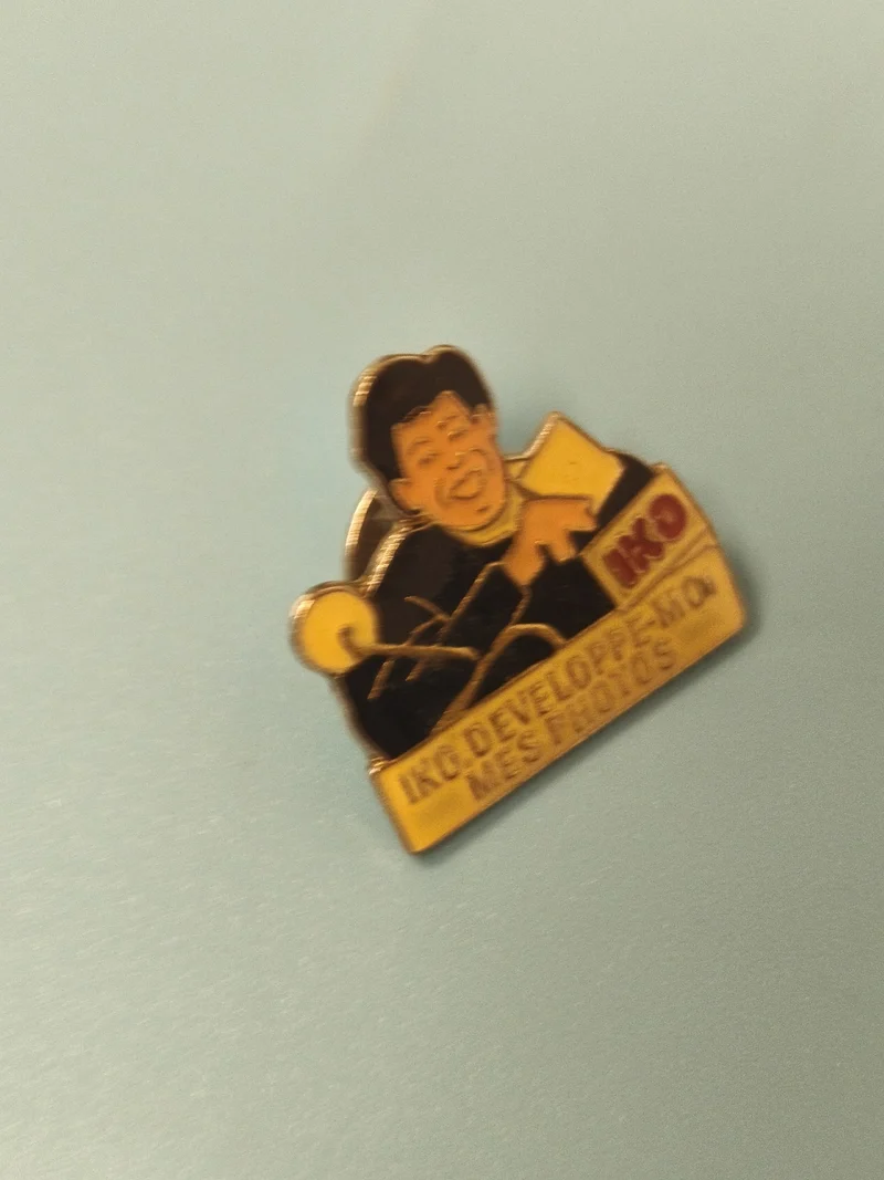 Pin's vintage Iko publicitaire, émail, personnage, collection photo (Ref 6)