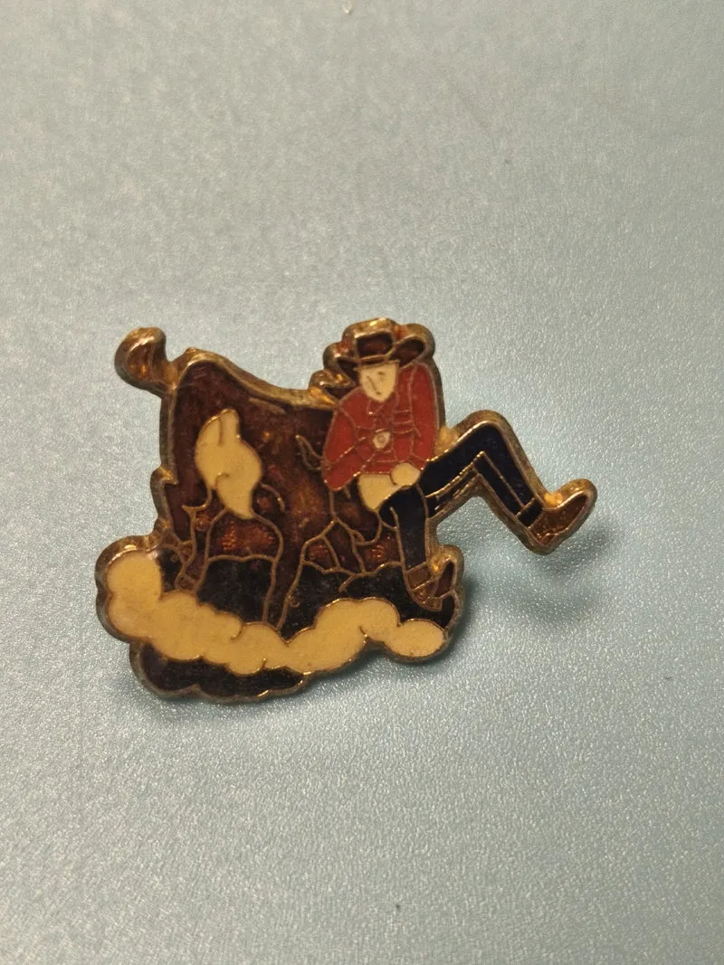 Vintage pin's rodéo cowboy émaillé, collection western, décor coloré