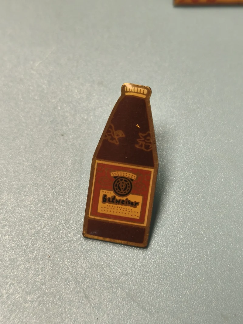 Pin's vintage Budweiser bouteille bière collection brasseur ancien (Ref 6)