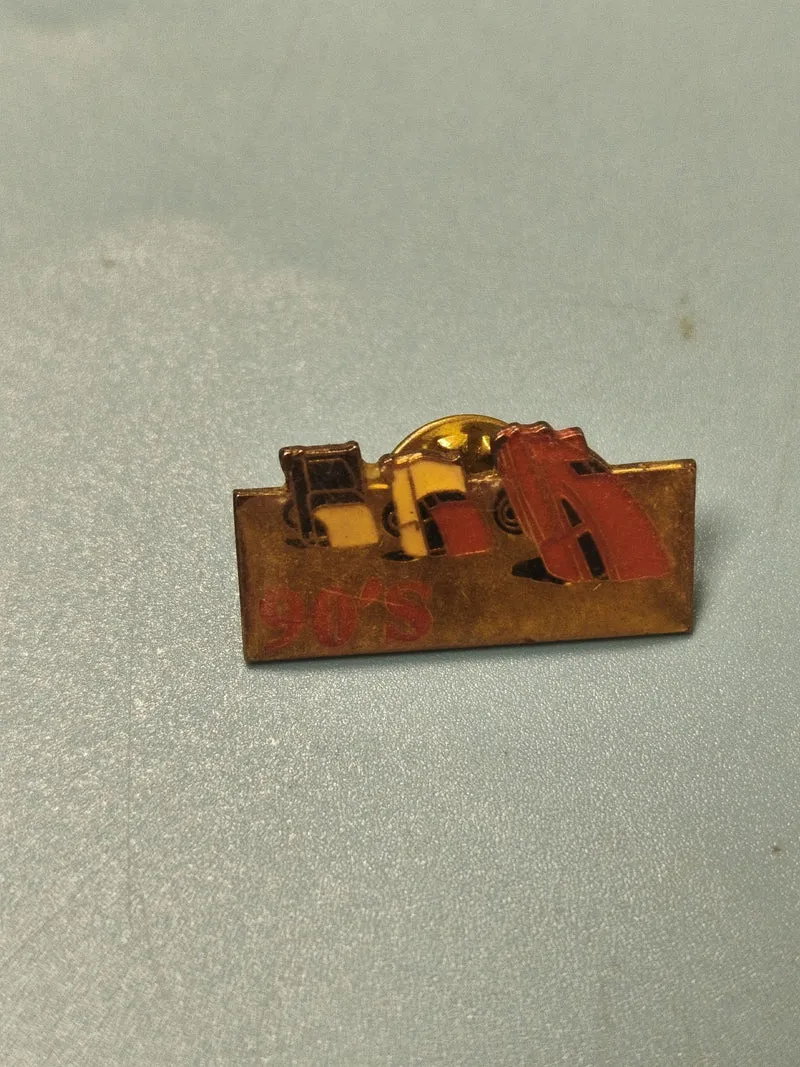 Pin's vintage 90's rectangulaire multicolore, motif stylisé, collection rétro