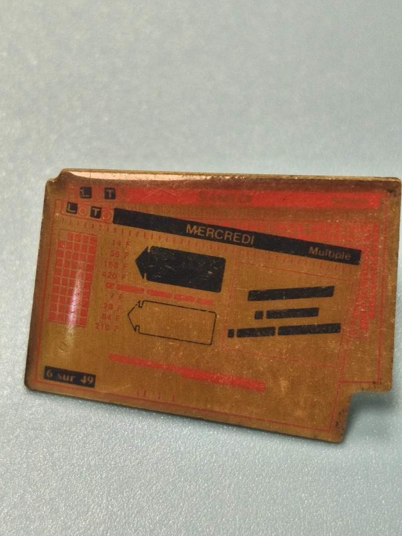 Vintage pin's loto rectangulaire graphique ancien jeu de hasard collection