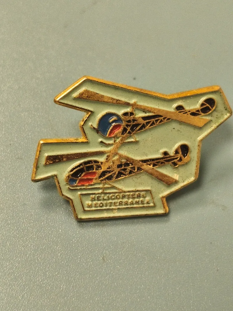 Vintage pin's Hélicoptères Méditerranée émaillé, aviation collection (Ref 6)