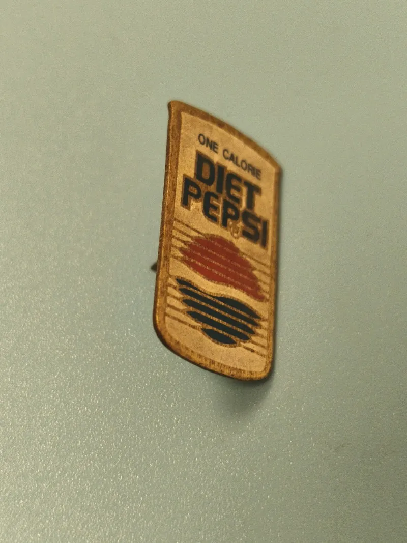 Vintage pin's Diet Pepsi ancien badge publicitaire rétro logo années 80 (Ref 6)