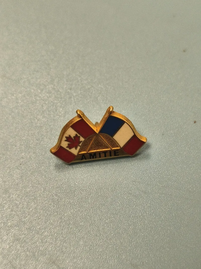 Vintage pin's amitié France Canada drapeaux émaillés collection bicolore
