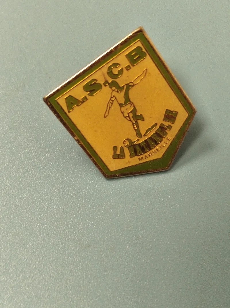 Vintage pin's ASCB Marseille football ancien jaune vert collection sport