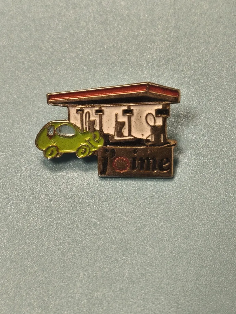 Pin's vintage Shell station essence, voiture verte, collection rétro (Ref 7)
