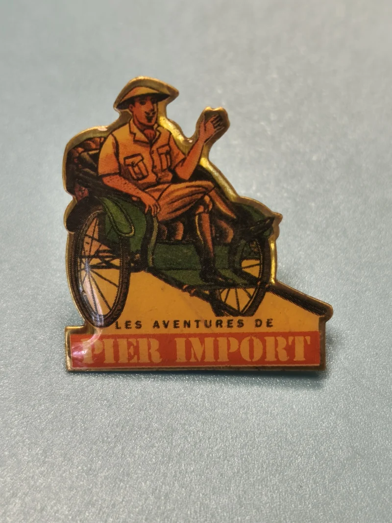 Pin's vintage Pier Import Les Aventures, collection, personnage rickshaw (Ref 7)