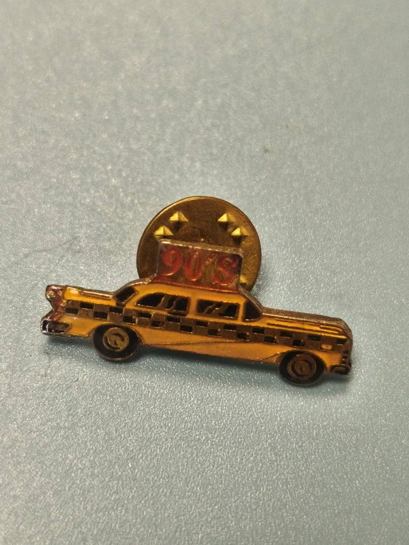 Pin's vintage 90's taxi jaune rétro, collection, old school (Ref 7)