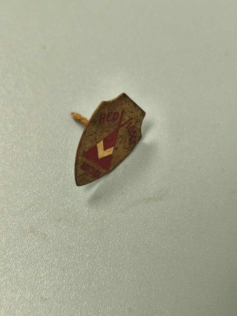 Vintage pin's Red Lodge Montana émaillé bouclier rouge ancien collection