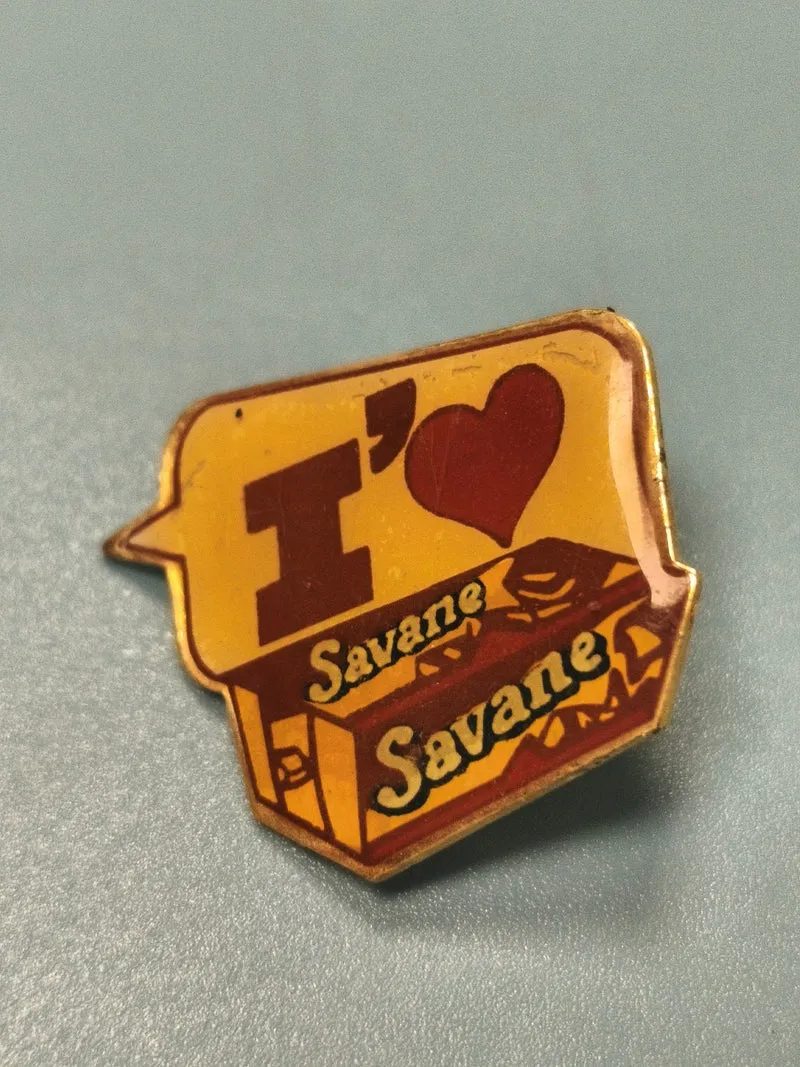 Vintage pin's Savane jaune marron, collection publicitaire rétro (Ref 7)