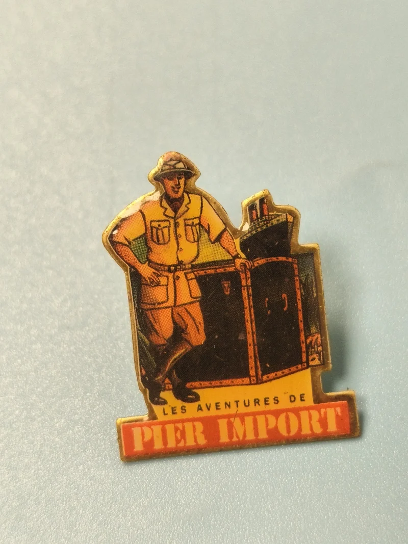 Vintage pin's Les Aventures de Pier Import explorateur déco rétro (Ref 7)