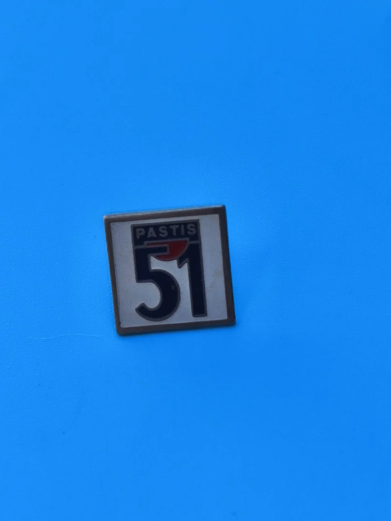 Vintage pin's Pastis 51 carré publicitaire collection bar ancien France