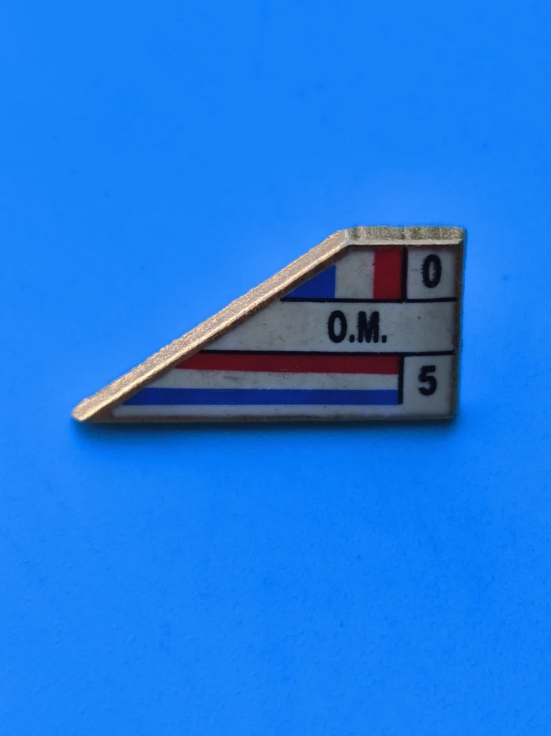 Vintage pin's Olympique de Marseille OM, forme trapèze, tricolore, football
