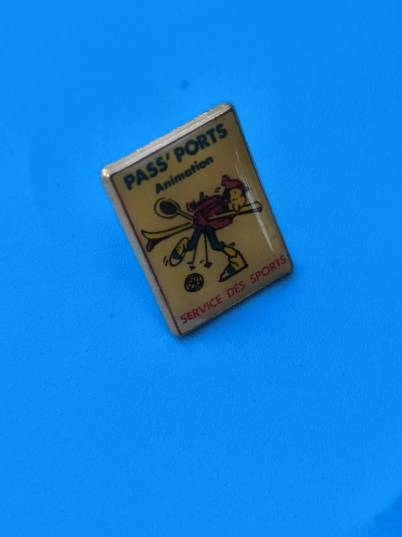 Vintage pin's Pass Sports animation rectangulaire Service des Sports (Ref 8)