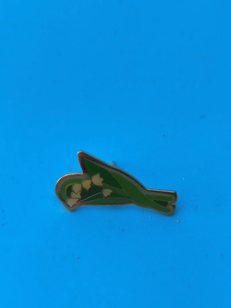 Pin's vintage fleur muguet émaillé vert blanc ancien collection déco (Ref 8)