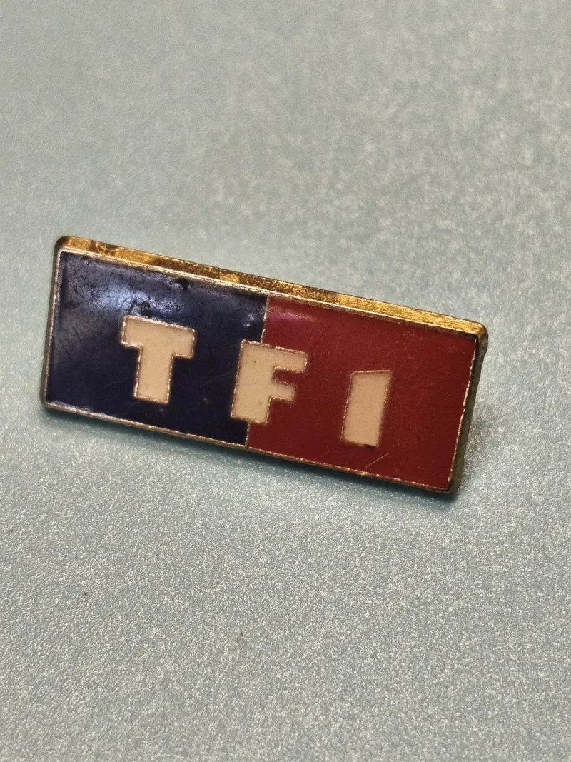 Vintage pin's TF1 tricolore rectangulaire ancien logo télévision collection