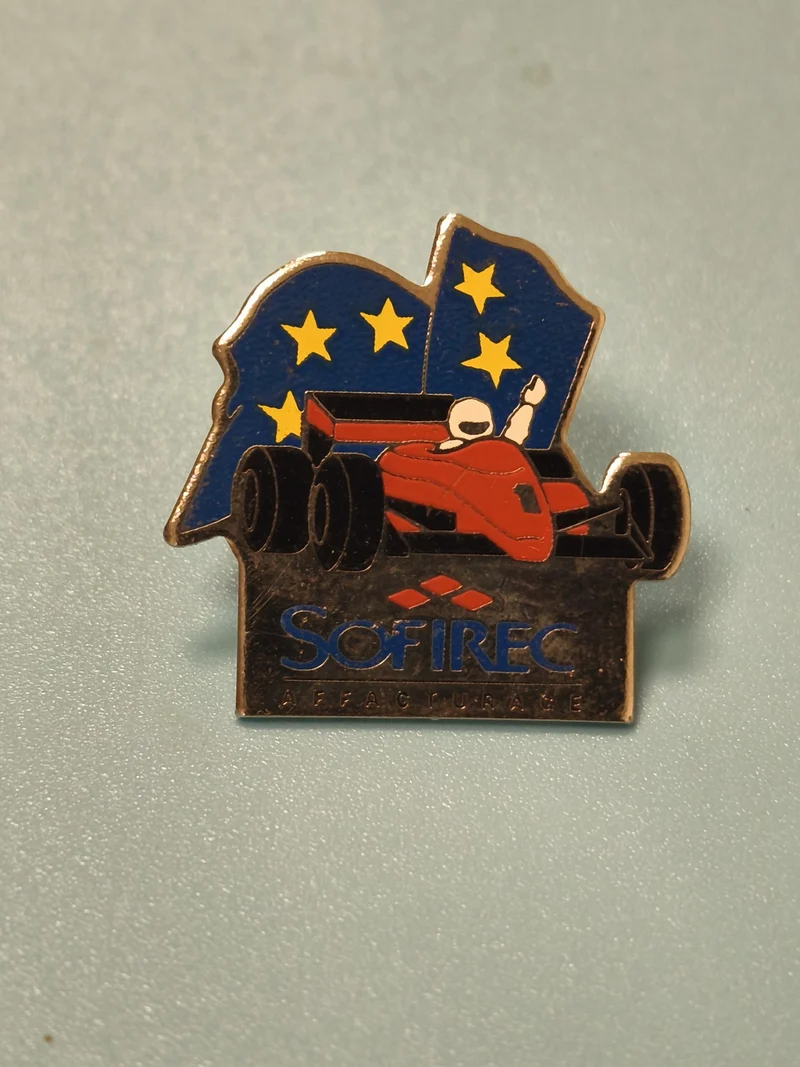 Vintage pin's SOFIREC Formule 1 auto rouge étoiles Europe collection course