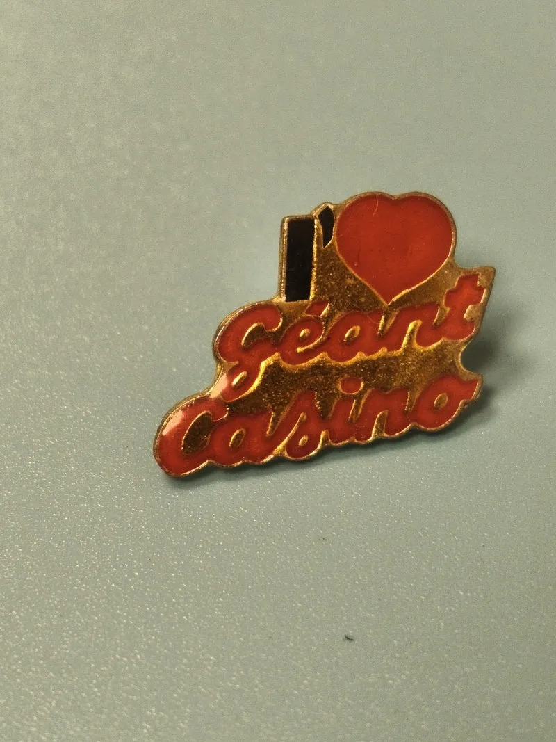 Vintage pin's Géant Casino rouge doré collection publicitaire ancien