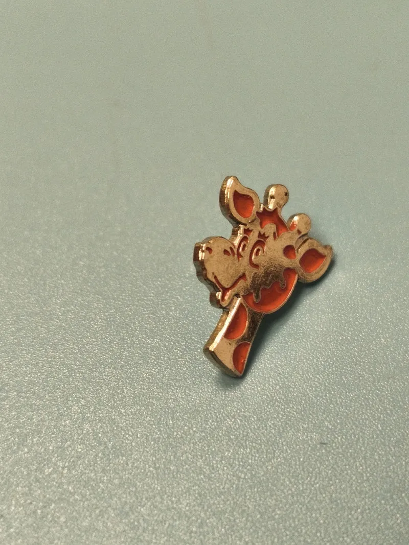 Vintage pin's girafe émaillé, tête stylisée, collection animalier, rétro