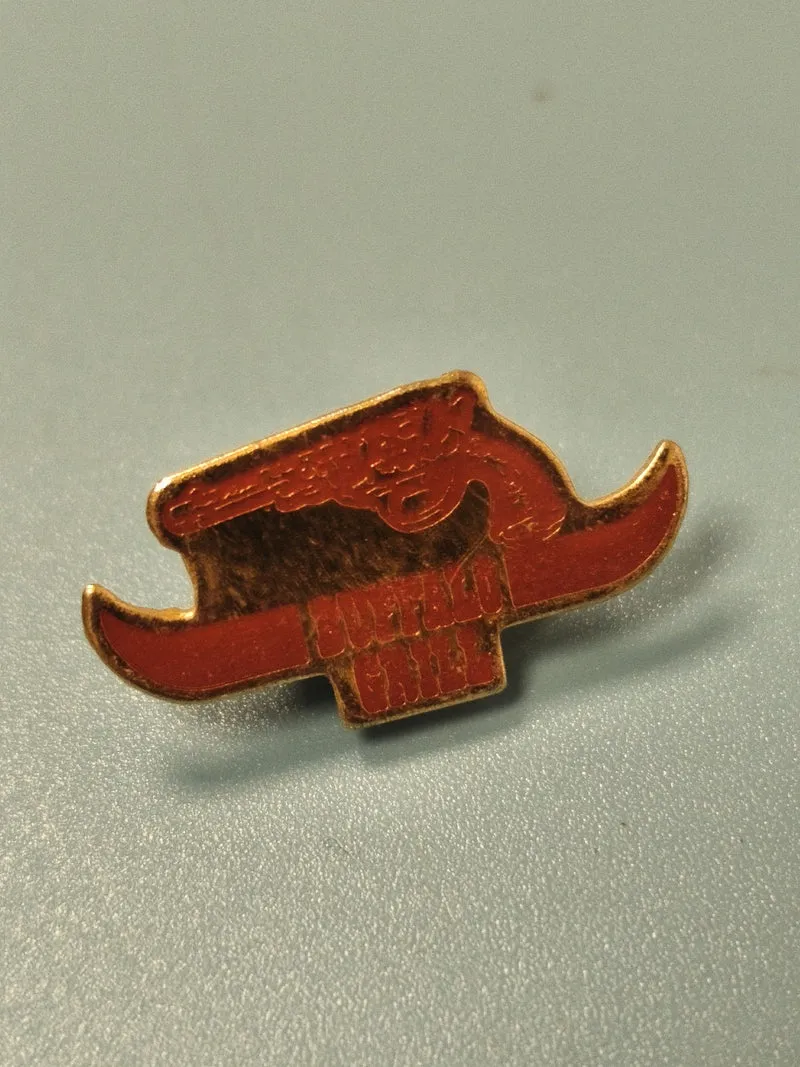 Vintage pin's Buffalo Grill logo rouge collection restauration ancien
