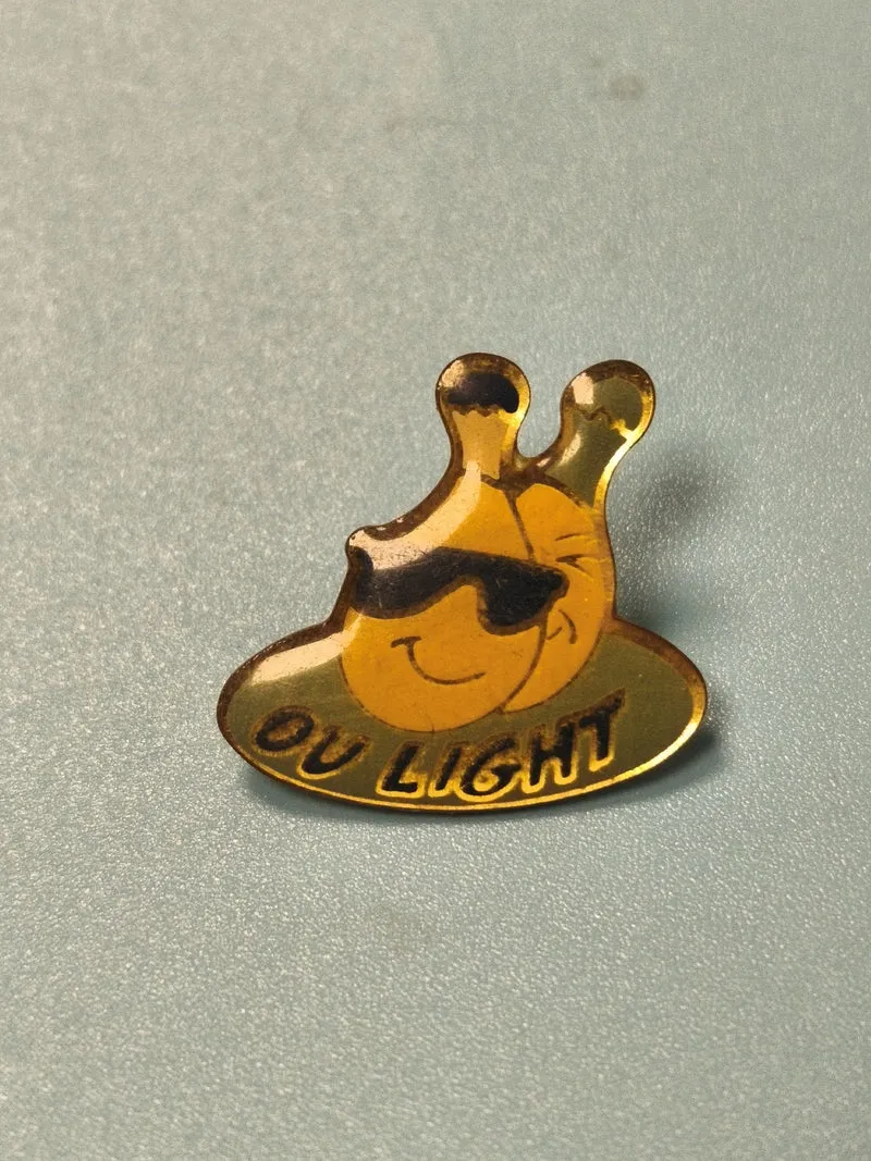 Vintage pin's Orangina OU LIGHT jaune, forme bulle, collection soda (Ref 9)