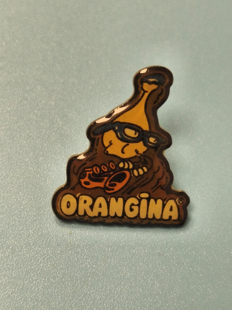 Vintage pin's Orangina bouteille lunettes publicitaire collection rétro