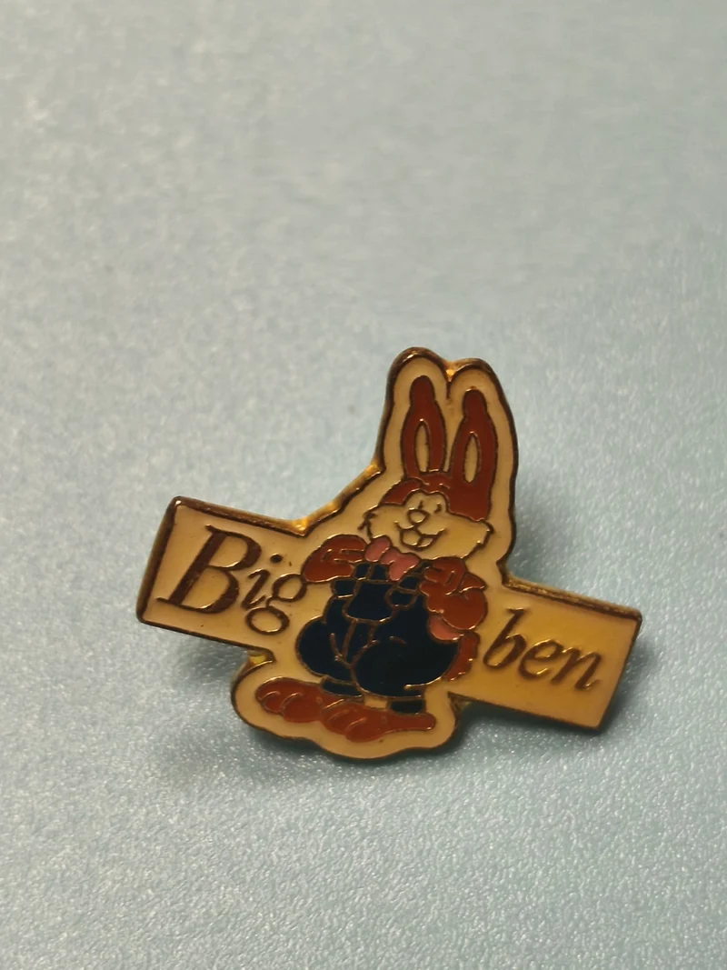 Vintage pin's Big Ben lapin émaillé, collection badge rétro ancien