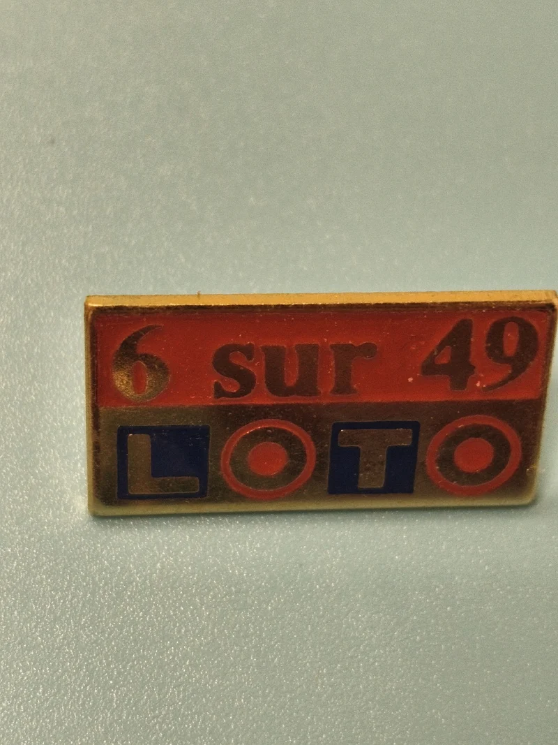 Vintage pin's Loto 6 sur 49 rectangulaire rouge bleu ancien collection (Ref 9)