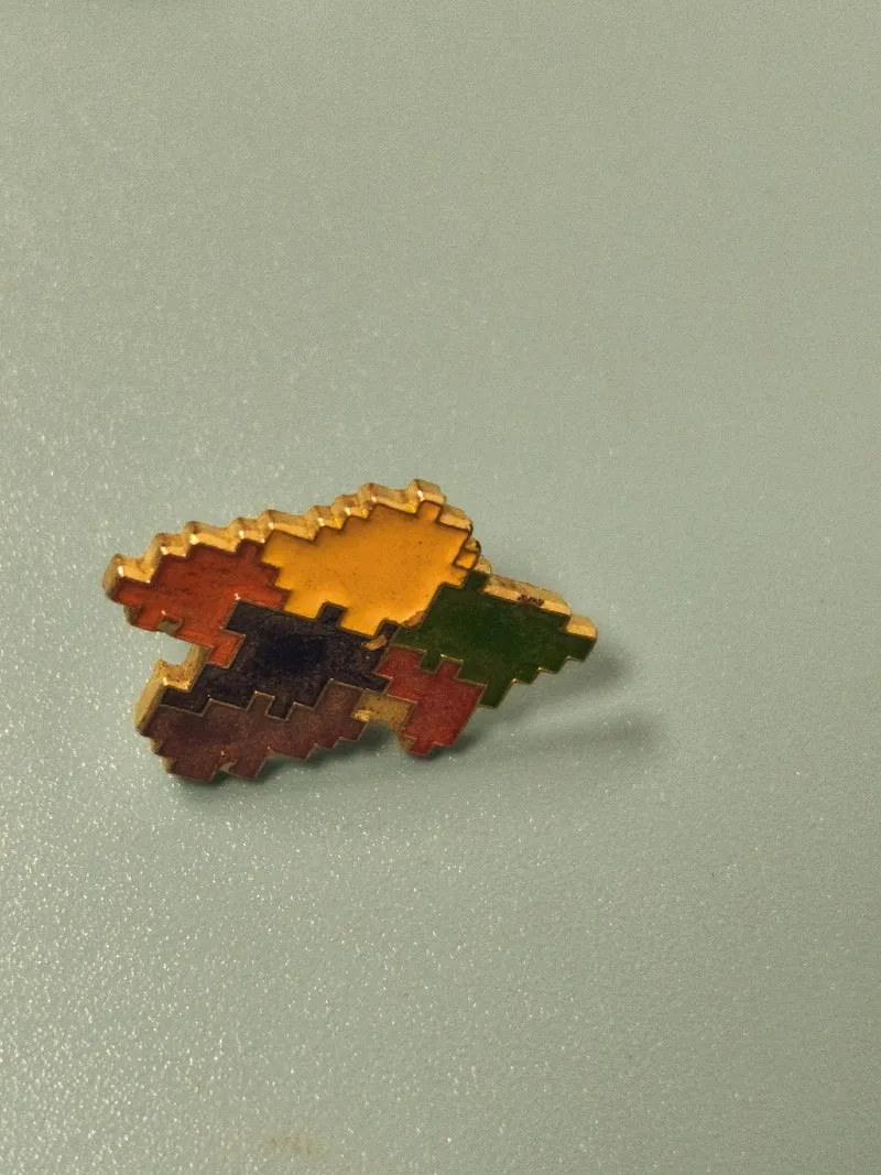 Vintage pin's région PACA multicolore, forme géométrique pixelisée, collection