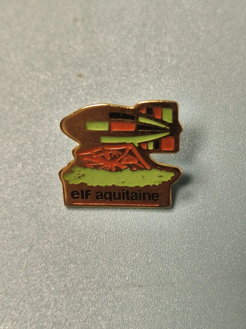 Pin's vintage Elf Aquitaine, logo coloré, collection pétrolier ancien