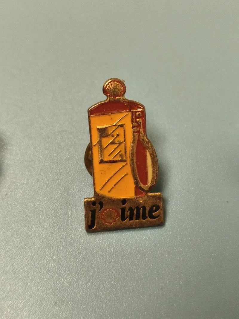 Vintage pin's Shell ancien, motif pompe à essence jaune, collection pétroliana
