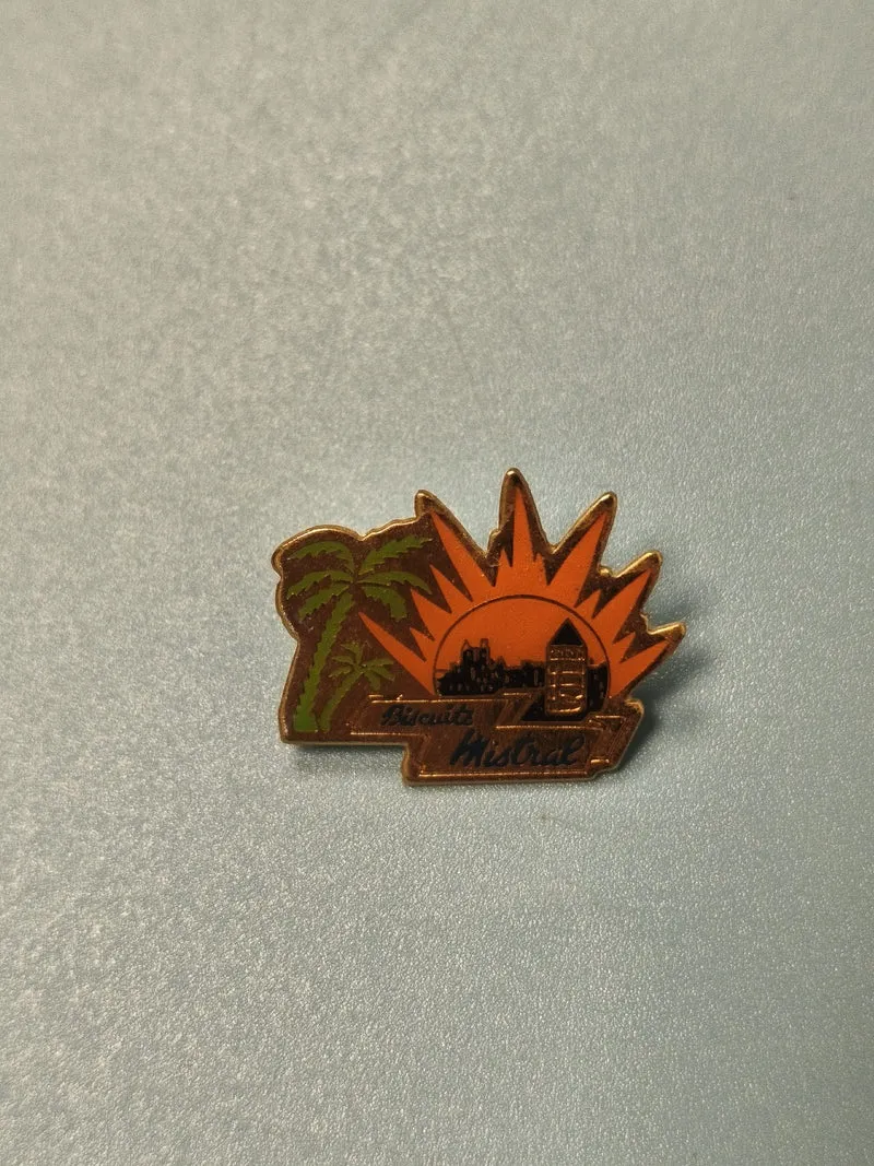 Pin's vintage Biscuits Mistral soleil orange palmiers collection publicitaire