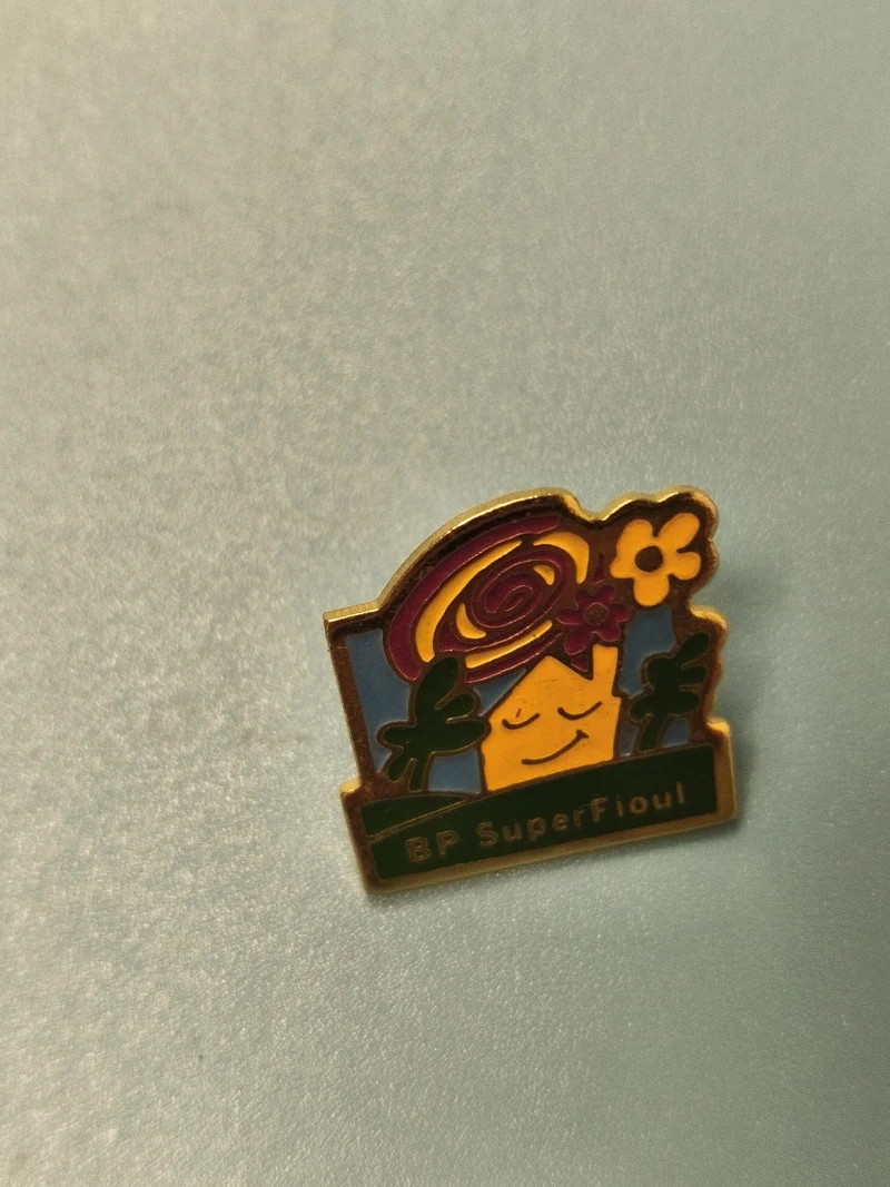 Vintage pin's BP Superfioul maison mascotte colorée collection publicitaire