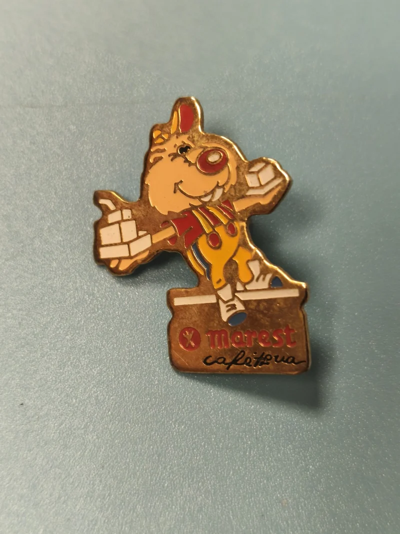 Pin's vintage Marest Cafétéria mascotte colorée collection rétro (ref 11)